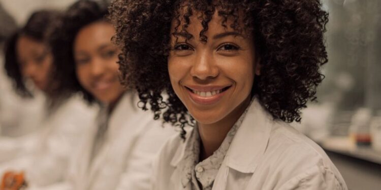 Helping Haircare Brands Launch with Confidence Bond & Bloom Innovation Group Leads in Product Development - FirstPublisher.org