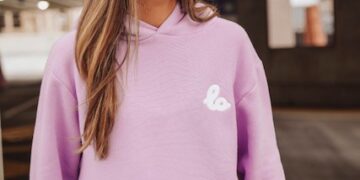 Metro Detroit teen Lola Winters turns viral TikTok fame into a sold-out clothing brand - FirstPublisher.org