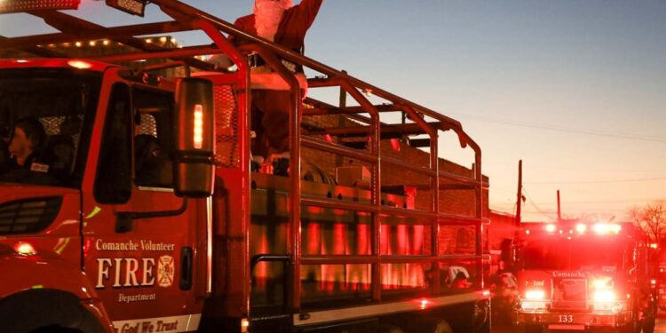 Comanche Christmas Parade Wraps the Town in Holiday Cheer - FirstPublisher.org