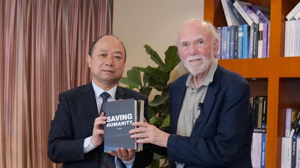 Hu Jiaqi in Dialogue with Nobel Laureate Barry Barish, Father of Gravitational Waves