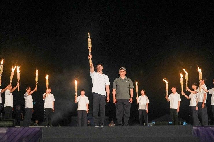 The First National Intercollegiate Athletic Games Held Following Establishment of the Ministry of Sports National Central University Hosts Grand Ceremony